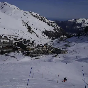 https://pierre-vacances-residence-le-montana.midi-pyreneeshotels.com